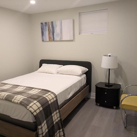 Stunning Furnished 2Bedroom/2Washroom Apartment ブランプトン エクステリア 写真