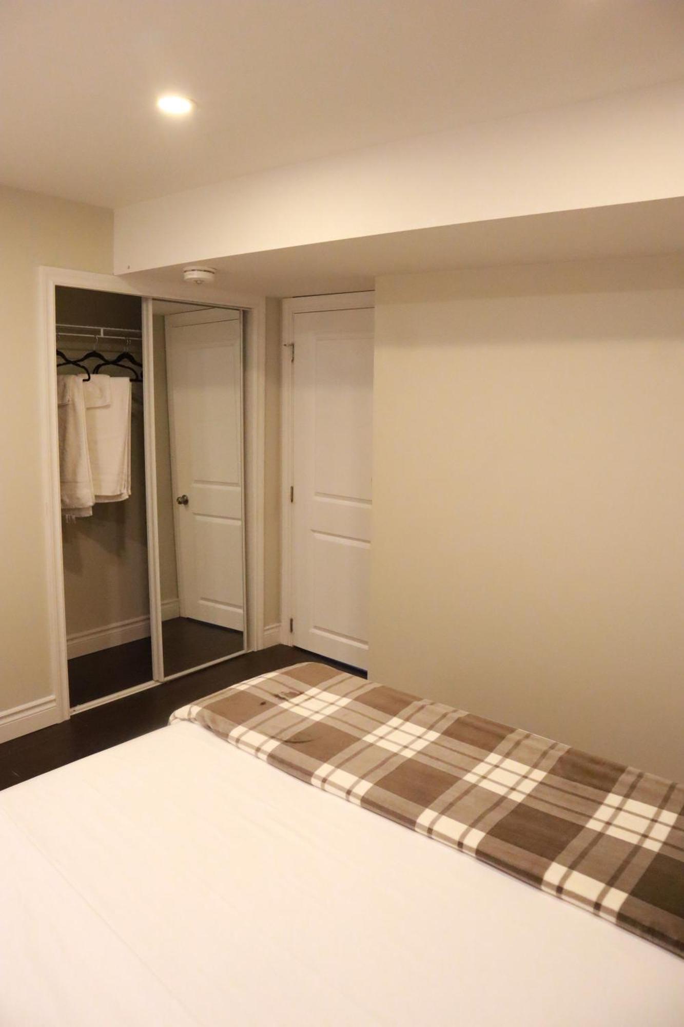 Stunning Furnished 2Bedroom/2Washroom Apartment ブランプトン エクステリア 写真