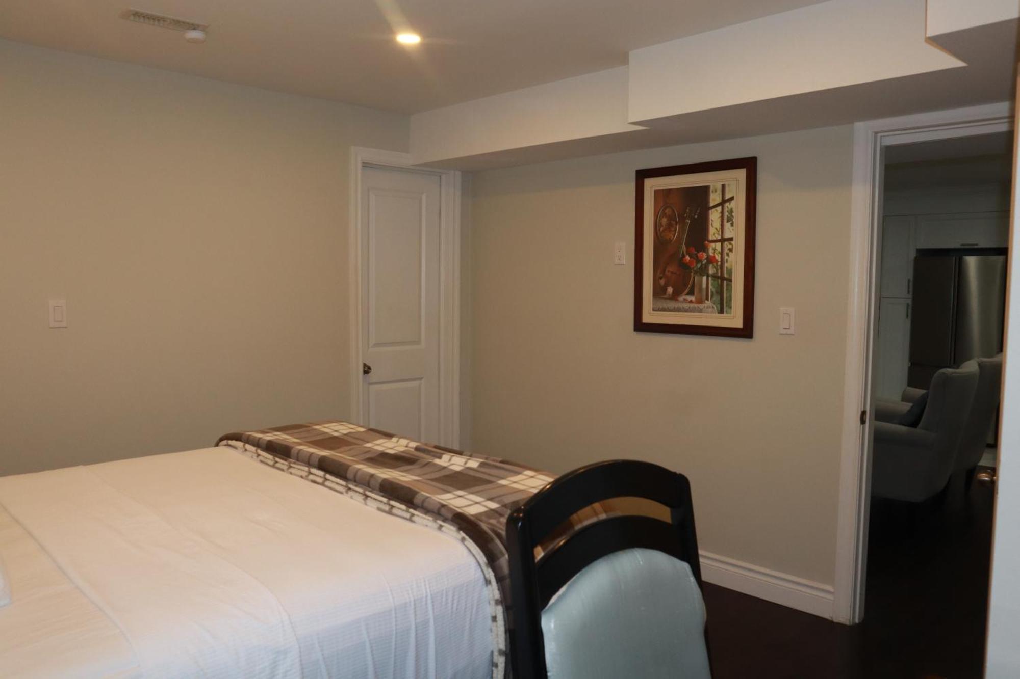 Stunning Furnished 2Bedroom/2Washroom Apartment ブランプトン エクステリア 写真