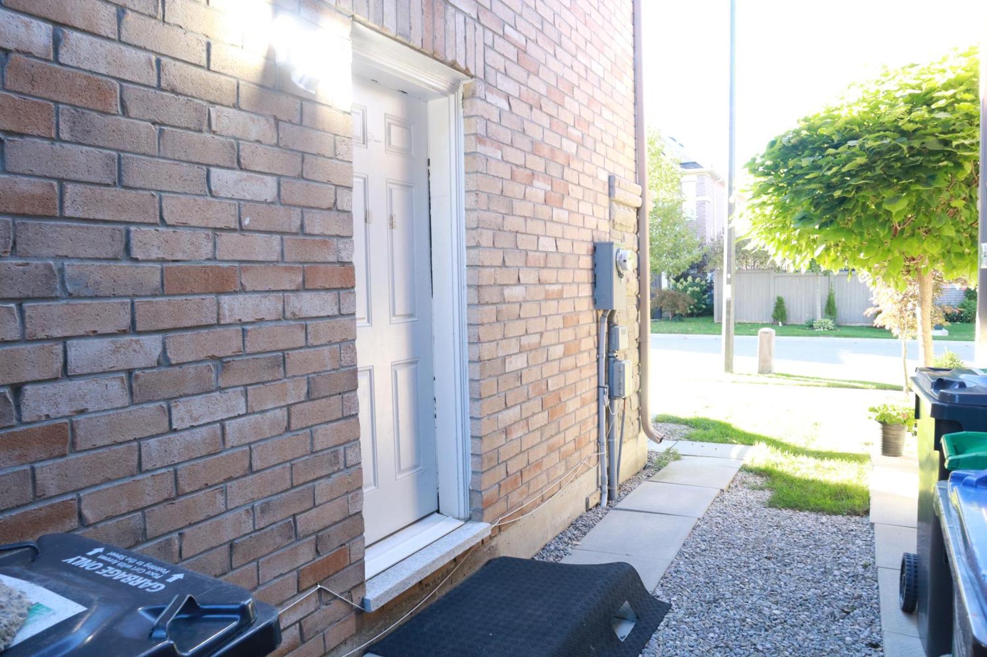 Stunning Furnished 2Bedroom/2Washroom Apartment ブランプトン エクステリア 写真