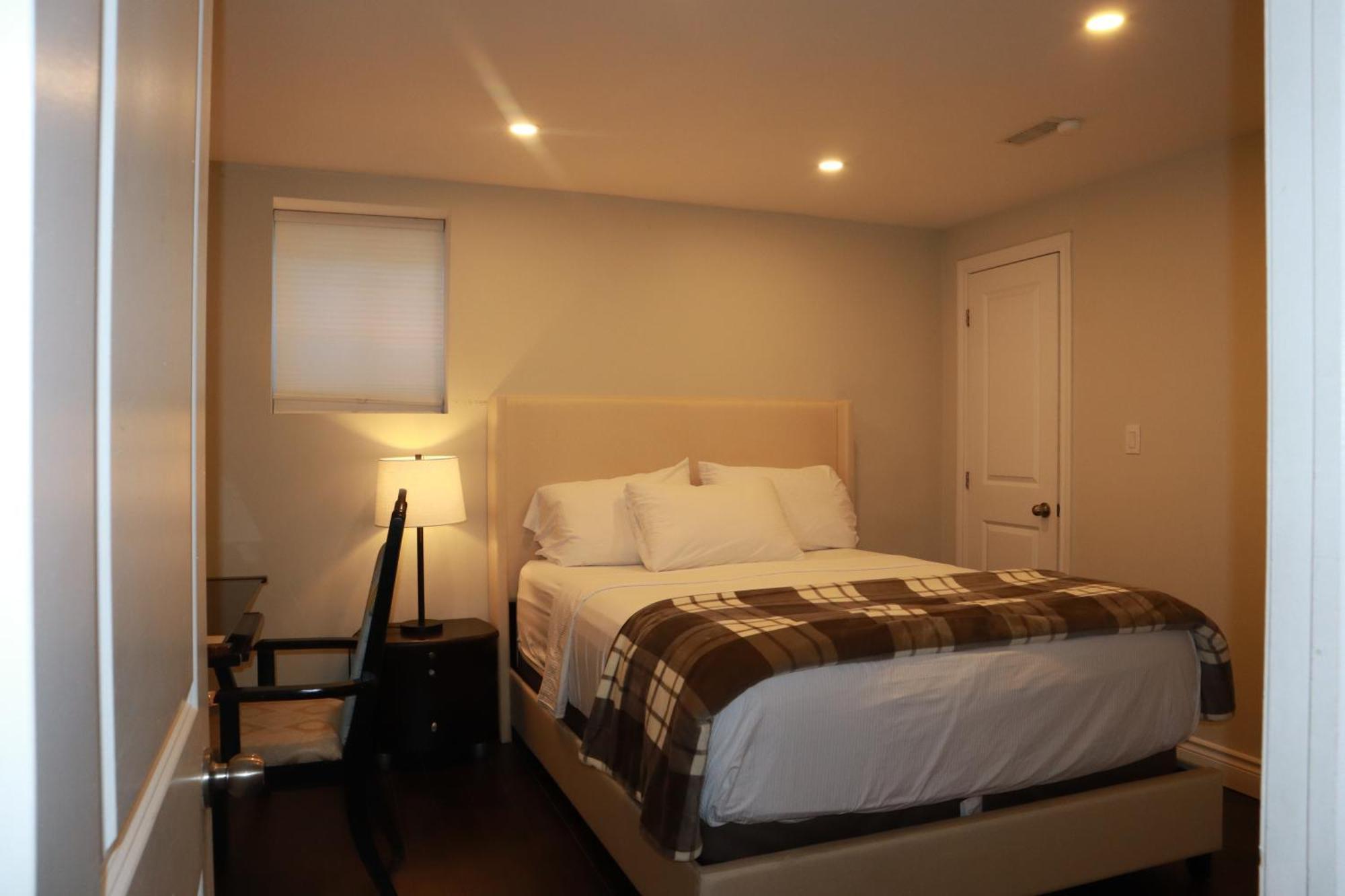 Stunning Furnished 2Bedroom/2Washroom Apartment ブランプトン エクステリア 写真
