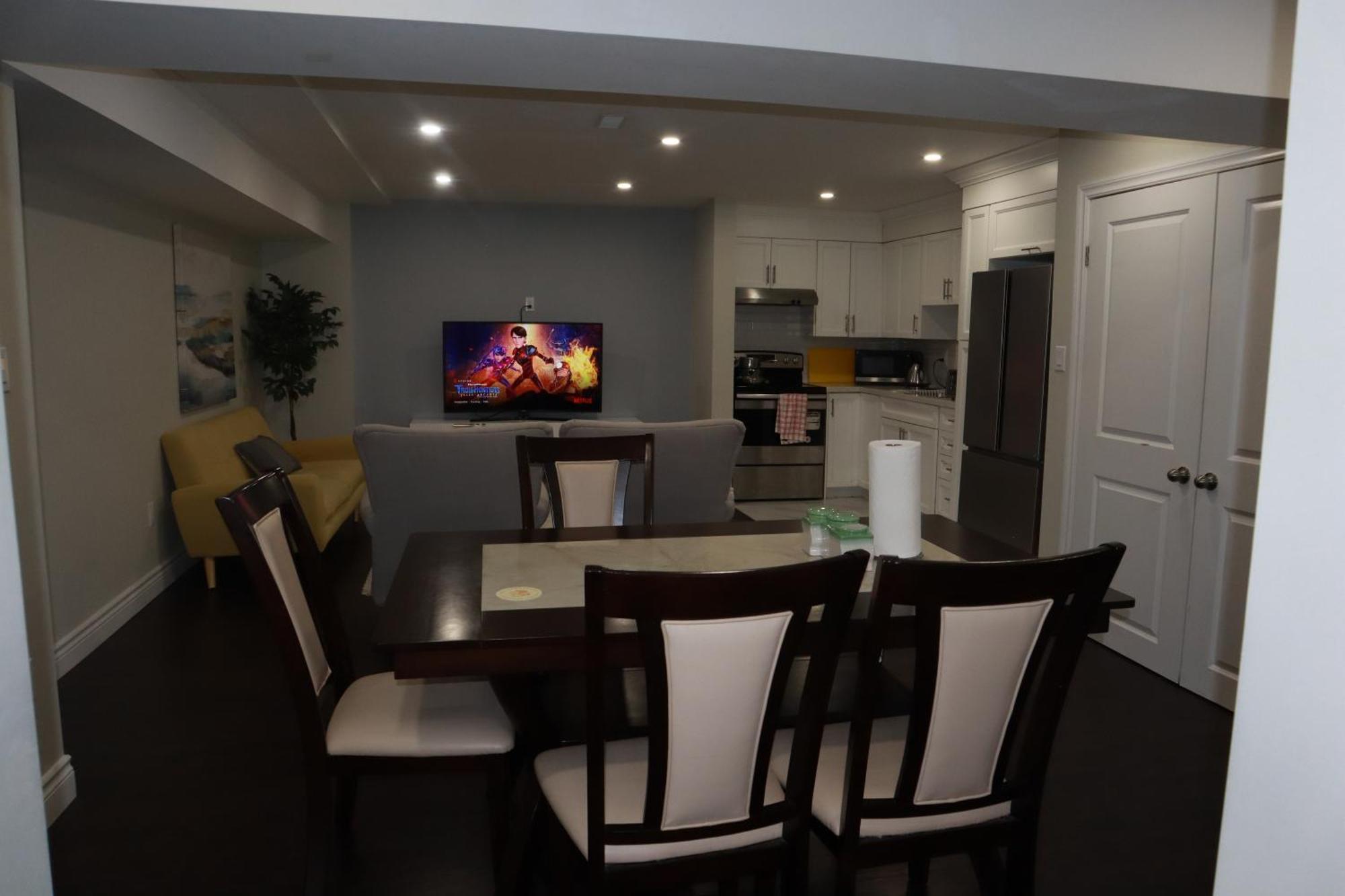 Stunning Furnished 2Bedroom/2Washroom Apartment ブランプトン エクステリア 写真