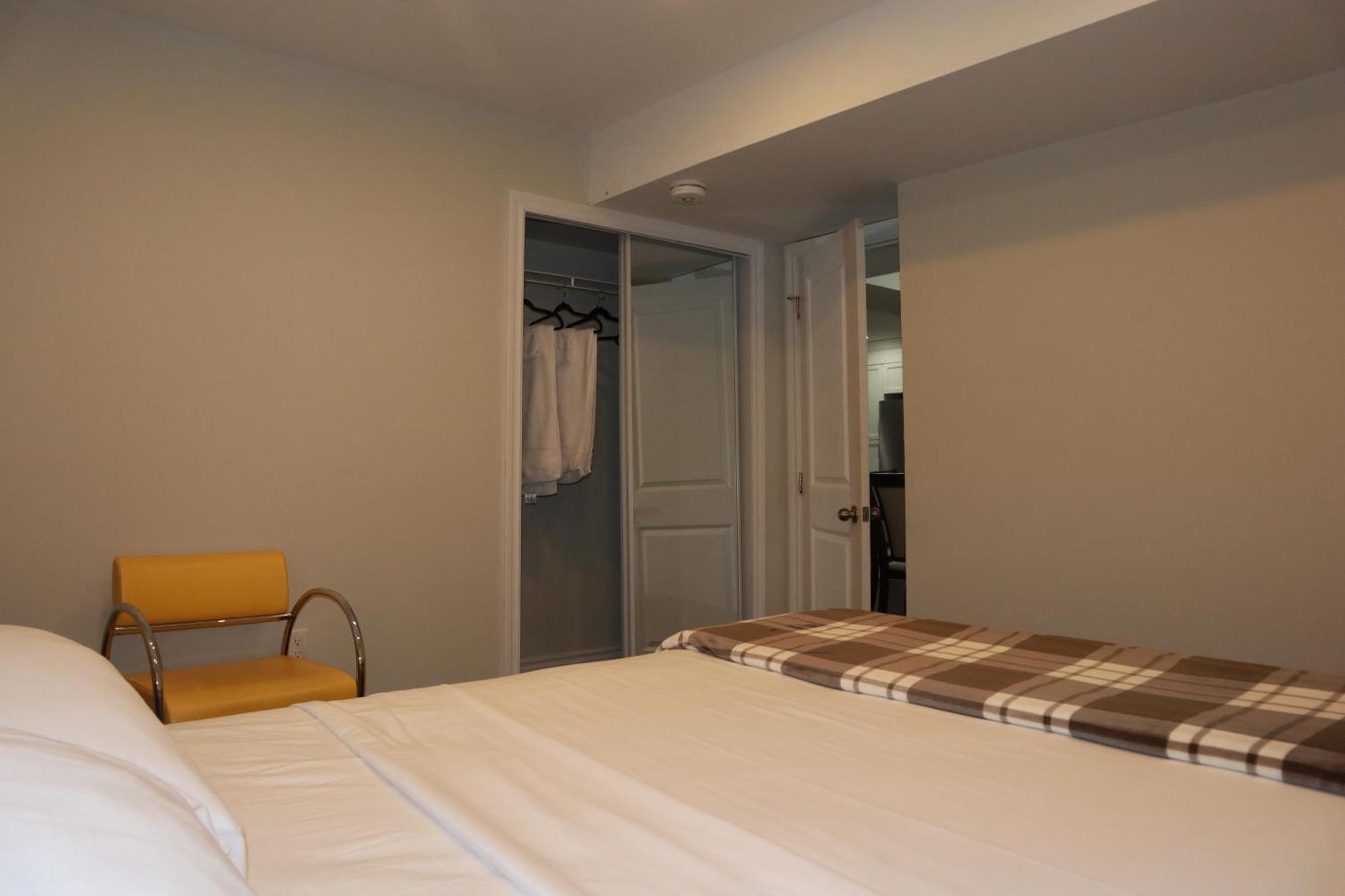 Stunning Furnished 2Bedroom/2Washroom Apartment ブランプトン エクステリア 写真