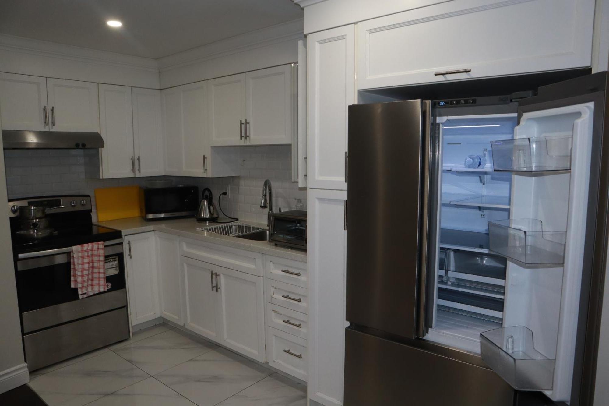 Stunning Furnished 2Bedroom/2Washroom Apartment ブランプトン エクステリア 写真