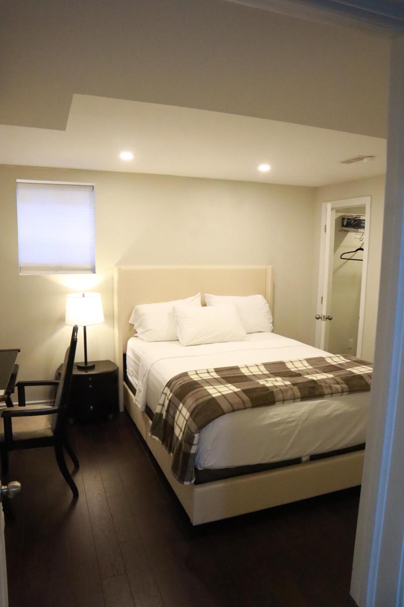 Stunning Furnished 2Bedroom/2Washroom Apartment ブランプトン エクステリア 写真