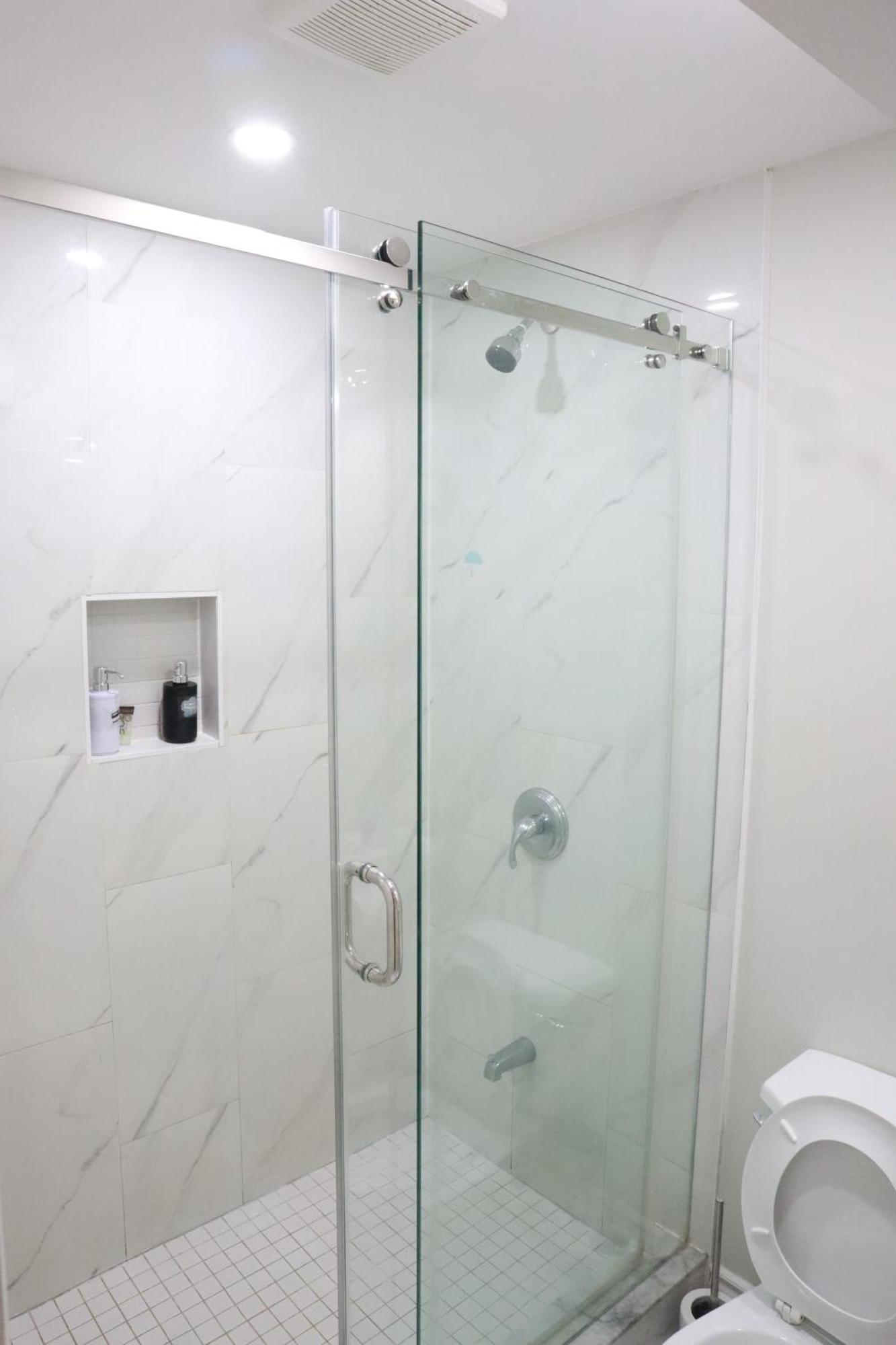 Stunning Furnished 2Bedroom/2Washroom Apartment ブランプトン エクステリア 写真