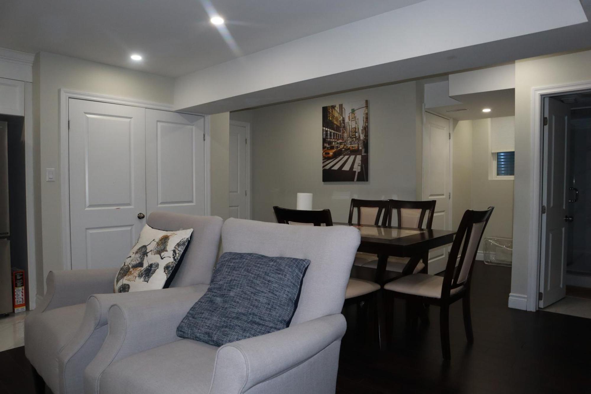 Stunning Furnished 2Bedroom/2Washroom Apartment ブランプトン エクステリア 写真